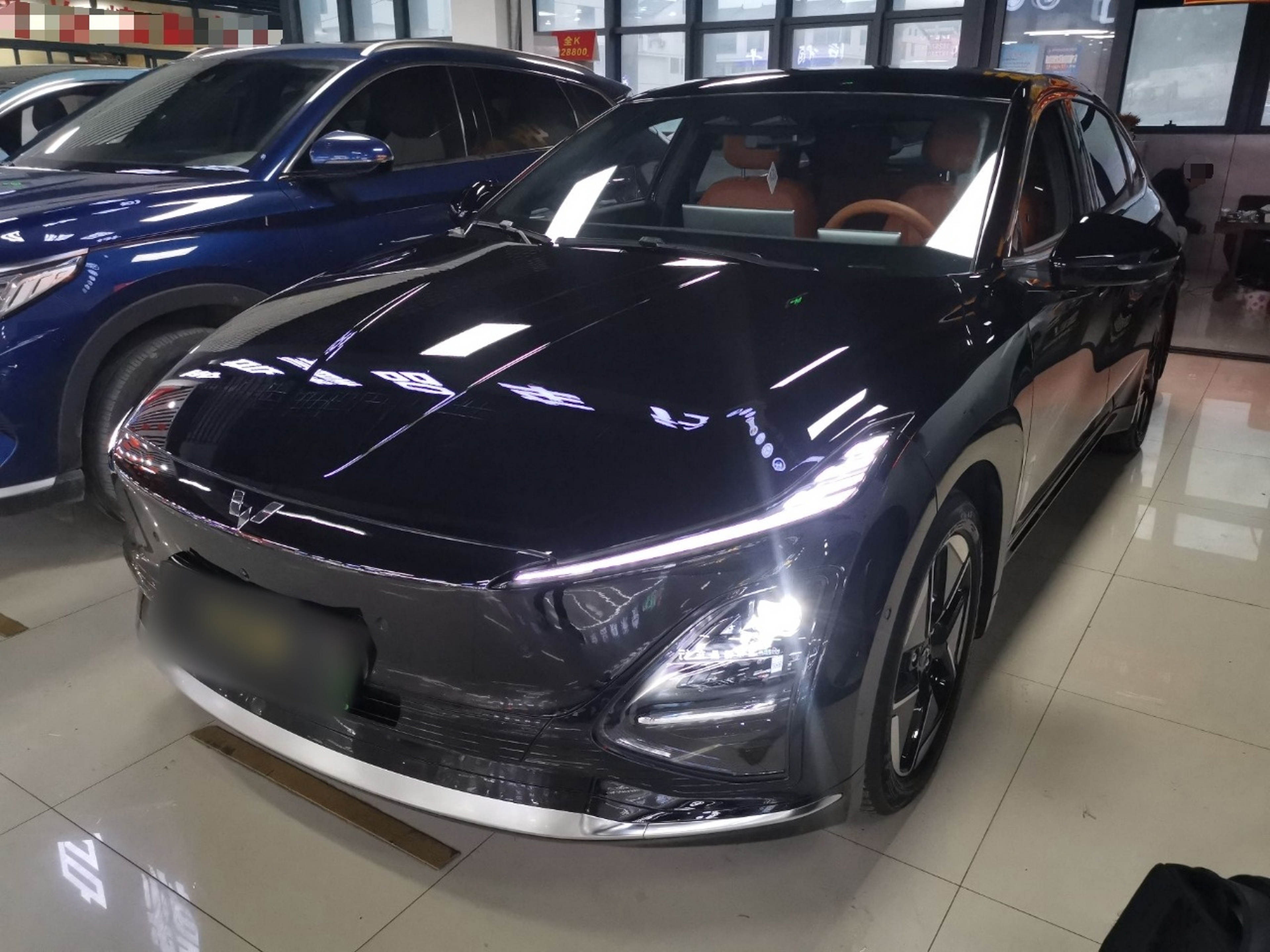 Под передней частью автомобиля