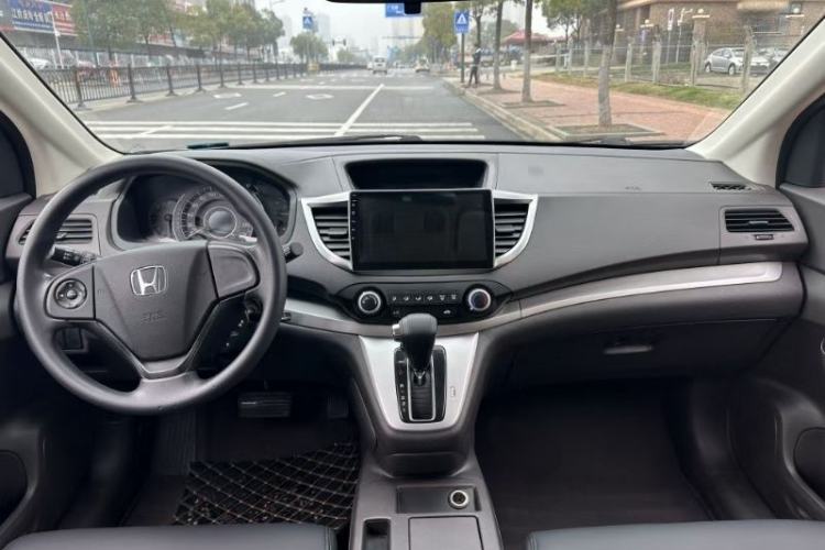 Used Honda CR-V 2012 2.0L two-wheel drive urban version
