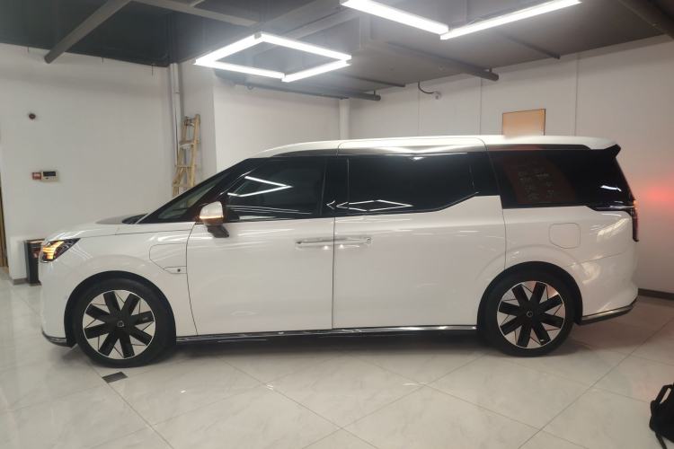 Used Volvo EM90 2025 Ultra Six-Seater