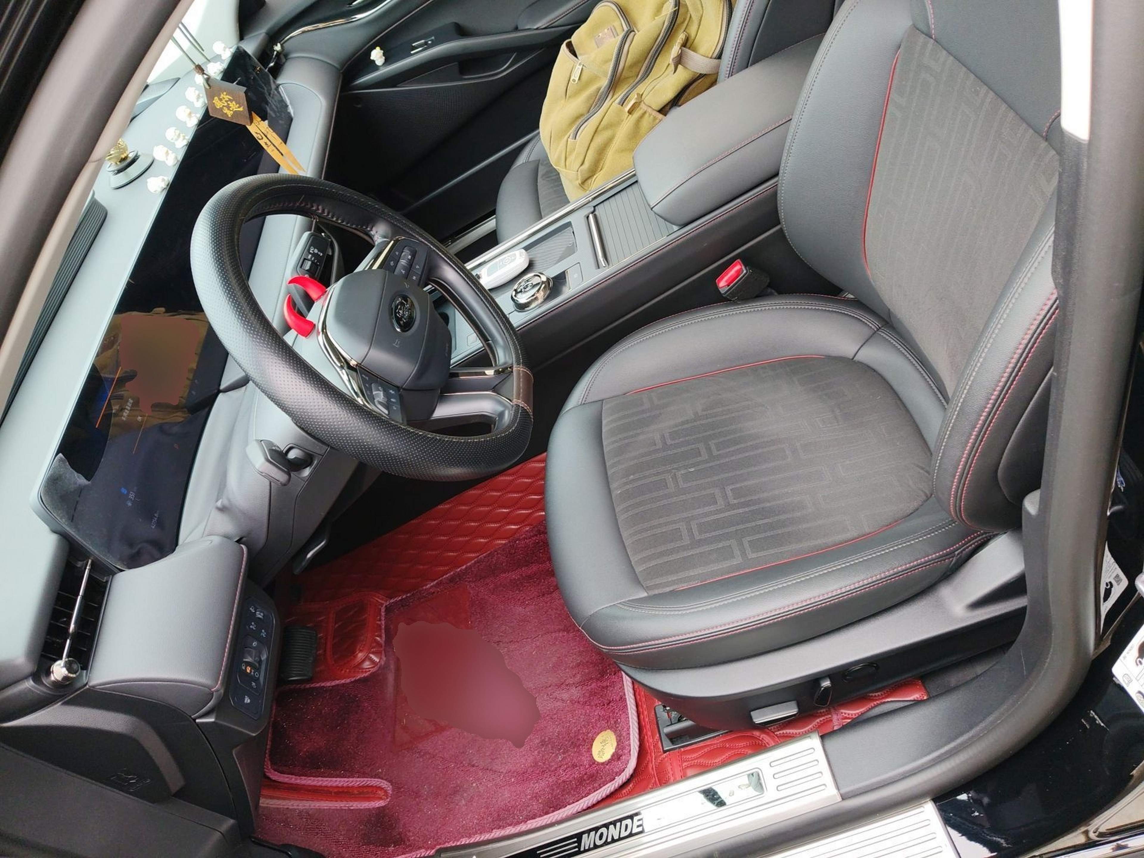 المقاعد الأمامية داخل السيارة