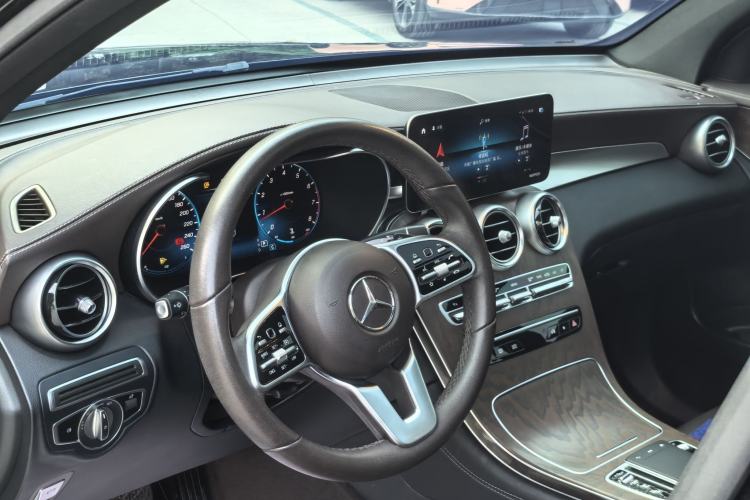 Used Mercedes-Benz GLC 2020 Facelift GLC 260 L 4MATIC Luxury Edition
