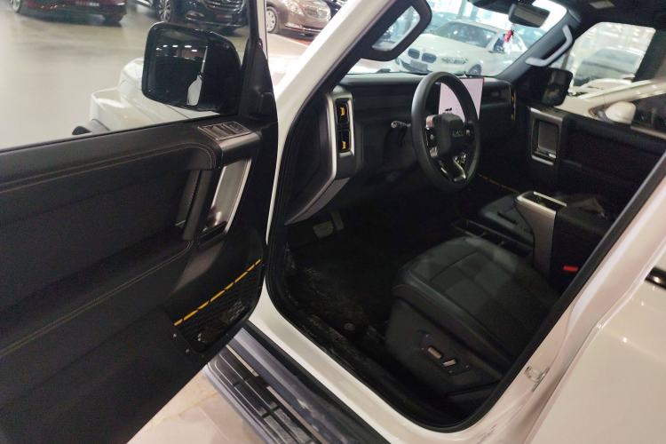 Used  V23 2025 401 Two-Wheel Drive Advanced Edition
