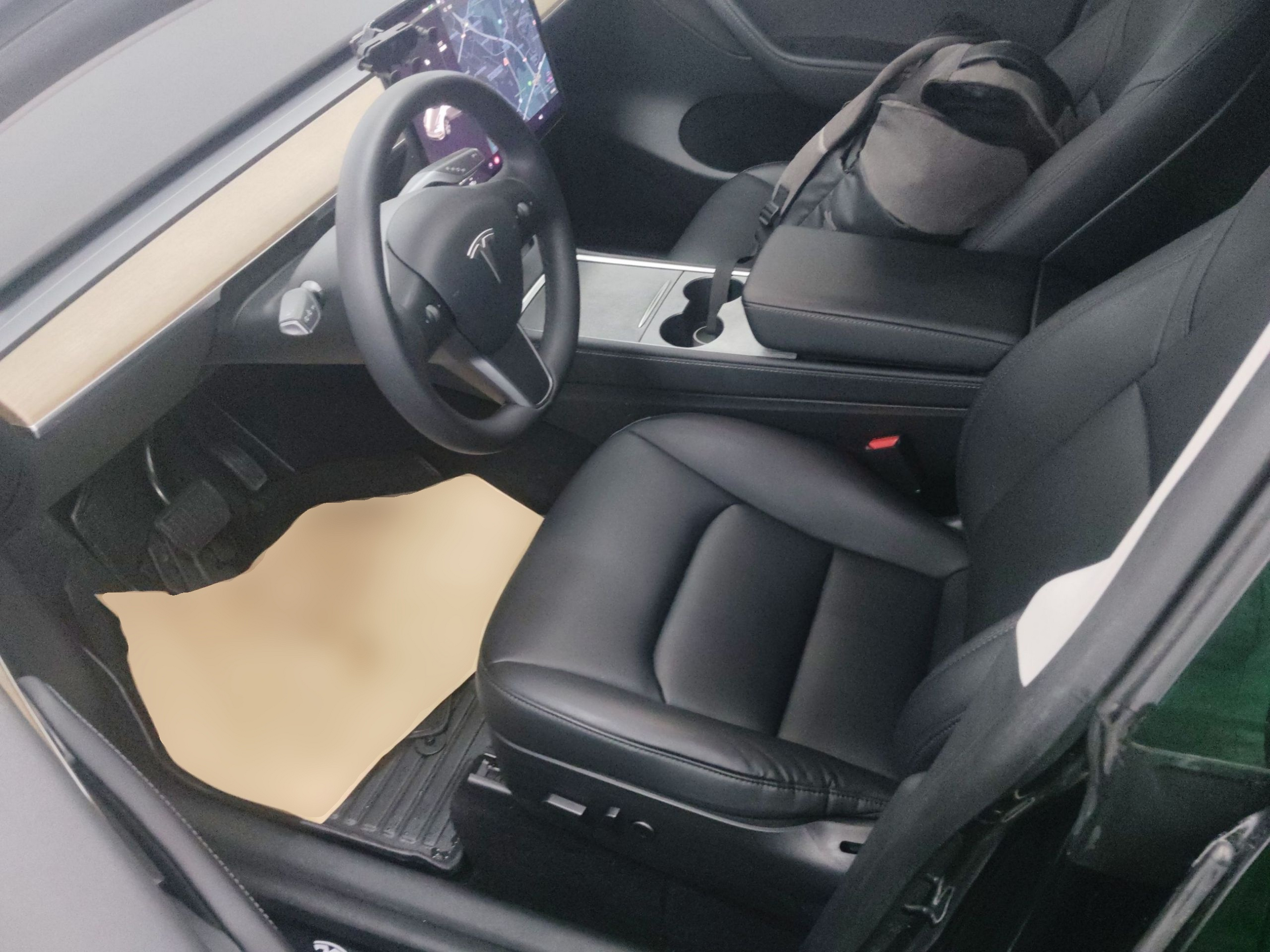 Переднее сиденье в автомобиле