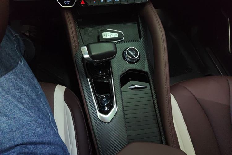 Used Geely Auto Monjaro L 2024 2.0TD High-Power Automatic Two-Wheel Drive Yunqi Version
