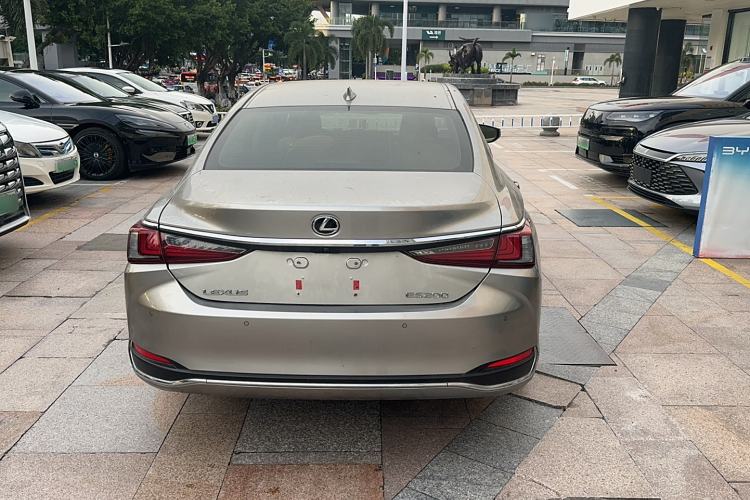 Used Lexus ES 2022 200 Excellence Edition
