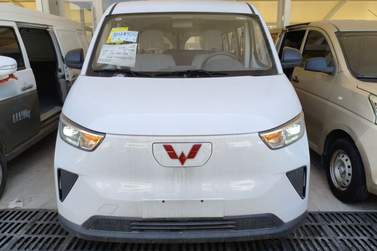 Used Wuling Yangguang 2024 300KM Comfort Version Passenger Van 75kW