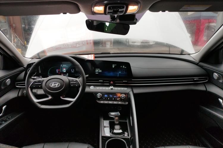 Used Hyundai Elantra 2023 1.5L CVT LUX Prestige Edition