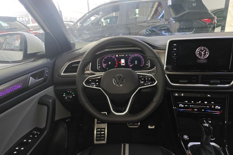 Used Volkswagen T-ROC 2024 300TSI DSG Two-Wheel-Drive Chen Guang Edition
