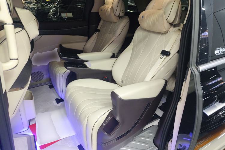 Used Denza D9 2024 DM-i 1050 Luxury Model