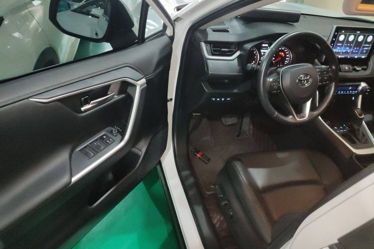 Used Toyota Wildlander 2022 2.0L CVT Two-Wheel Drive Luxury PLUS Edition
