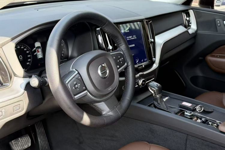 Used Volvo XC60 2019 T5 4x4 Smart Edition China V Standard
