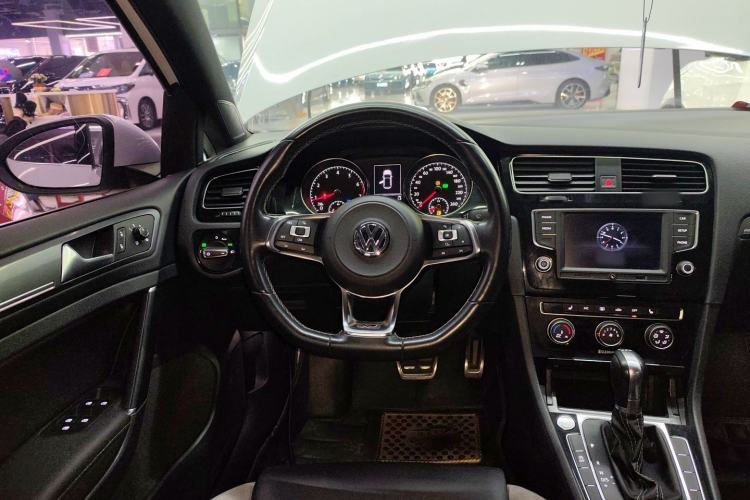 Used Volkswagen Golf 2017 280TSI Automatic R-Line Million-Vehicle Commemorative Edition
