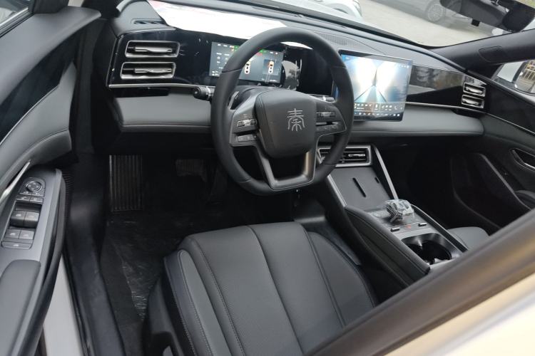 Used BYD Qin L 2025 DM-i Smart Drive 80KM Leading Model
