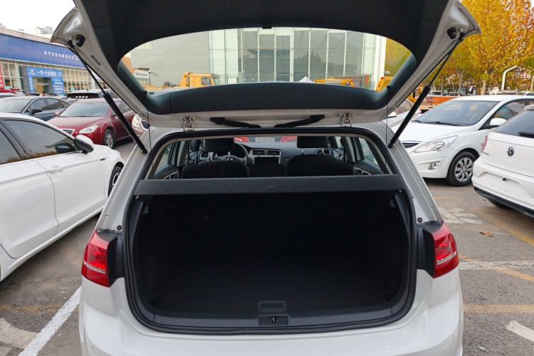 Used Volkswagen Golf 2016 1.6L Automatic Fashion Model
