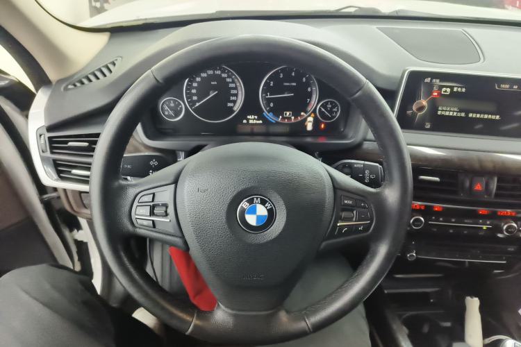 Used BMW X5 2015 xDrive28i
