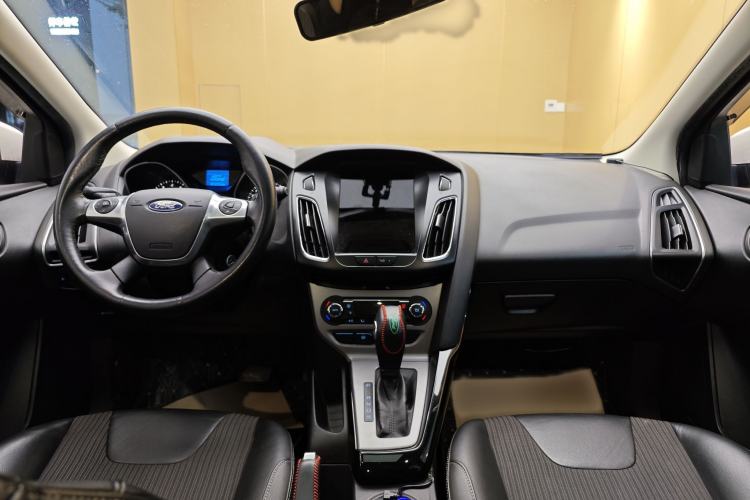 Used Ford Focus 2015 Hatchback 1.6L Automatic Fashion Edition