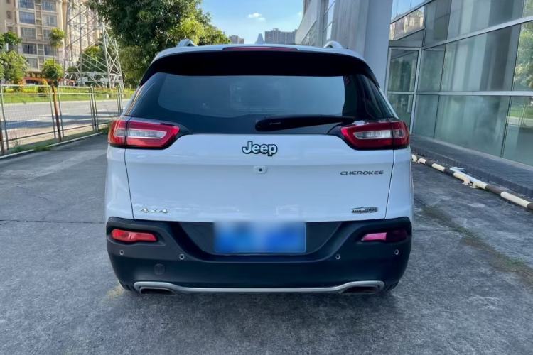 Used  Cherokee 2016 2.4L Professional Smart Version
