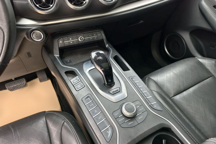 Used Wey VV6 2020 2.0T Two-Wheel Drive Smart Enjoyment+
