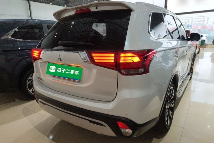 Used Mitsubishi Outlander 2019 2.4L Two-Wheel Drive ZhiXing Version 5 Seats China V Emission Standard
