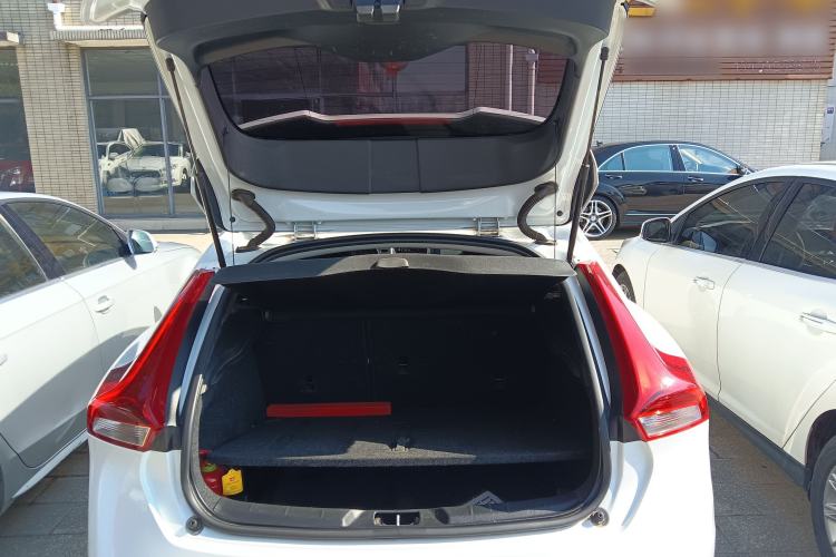 Used Volvo V40 2018 T3 Zhiyi Edition
