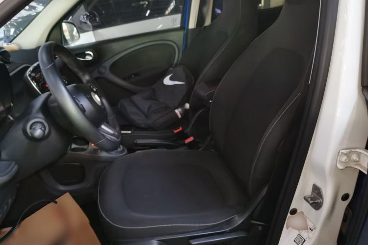 Used  forfour 2016 1.0L 52 kW Passion Edition
