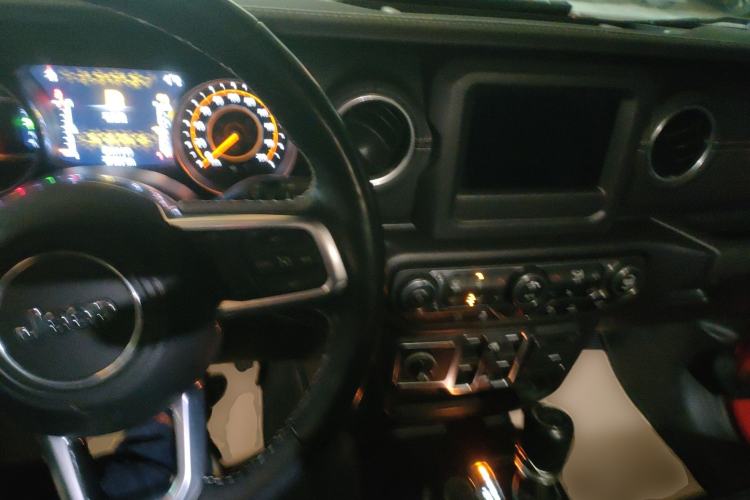 Used  Wrangler 2019 2.0T Sahara Four-Door Version China VI Emission Standard