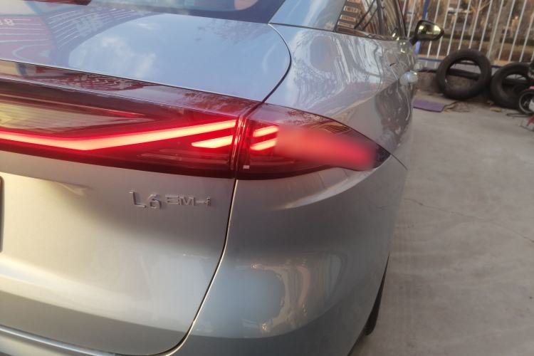 Used  L6 2025 EM-i 140km Starship Edition
