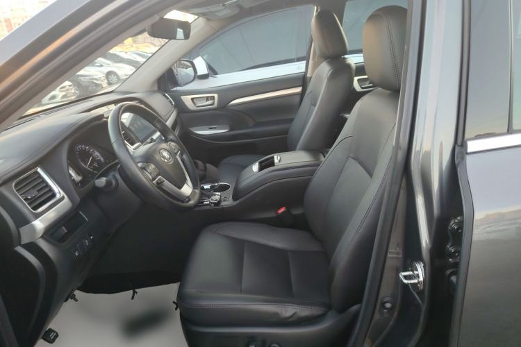 Used Toyota Highlander 2018 2.0T Two-Wheel Drive Luxury Edition 7 Seats China VI Standard
