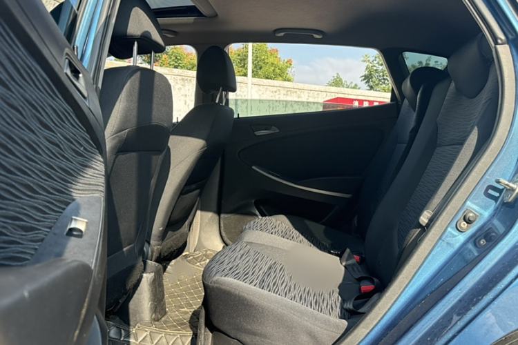 Used Hyundai Verna Ray 2014 1.4L Automatic GLX
