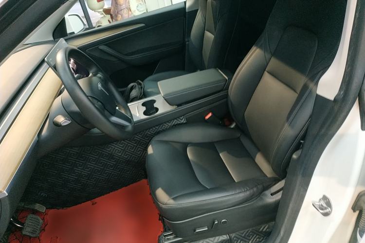 Used Tesla Model Y 2022 Long-Range All-Wheel-Drive Version
