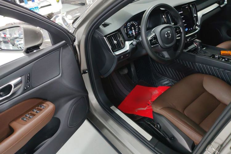 Used Volvo S60 2021 T4 Zhiyi Luxury Edition