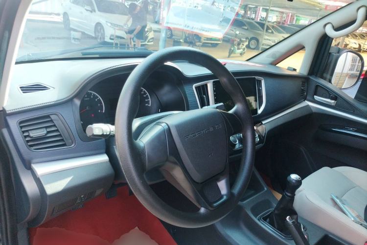 Used FORTHING Lingzhi 2022 M5L 1.6L Utility Model 7 Seats
