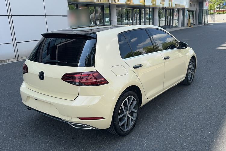 Used Volkswagen Golf 2018 230TSI Automatic Luxury Version
