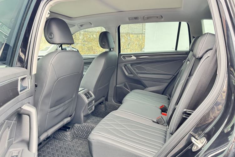 Used Volkswagen Tiguan L 2024 Outstanding Model 300TSI Automatic Two-Wheel Drive Longteng Edition