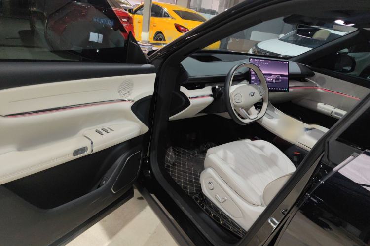 Used  Q07 2025 215 Flagship Edition
