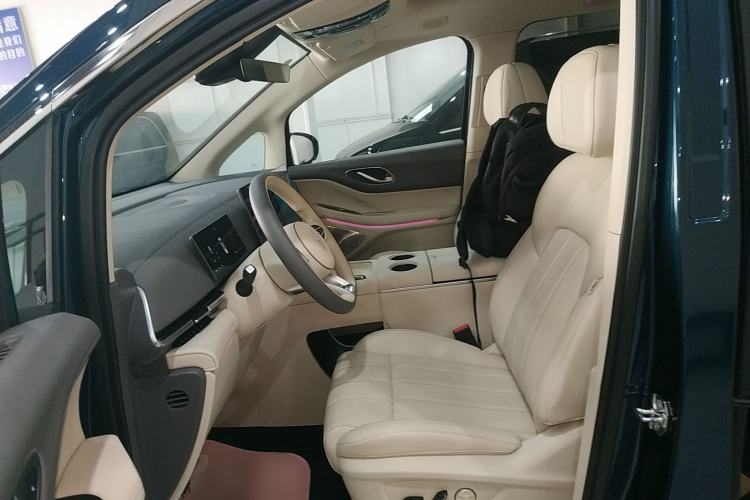 Used VOYAH Dream 2025 PHEV Four-Wheel Drive Prestige Kunpeng Edition
