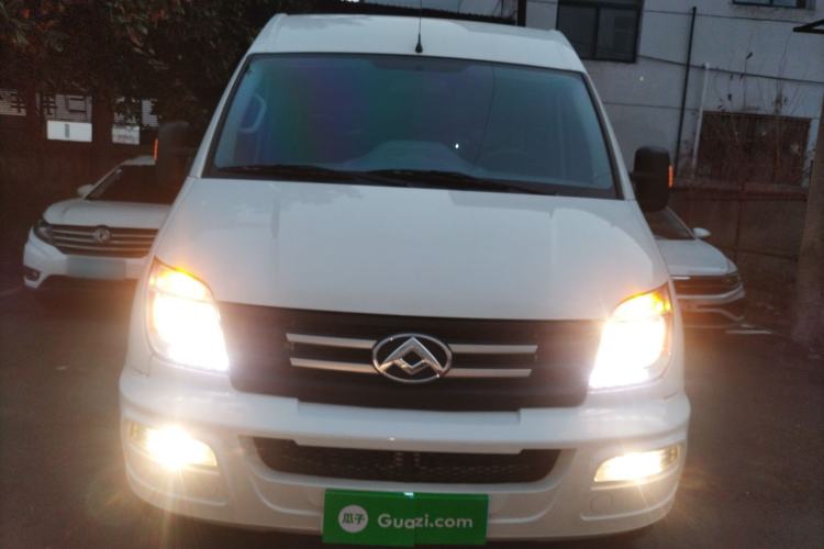 Used SAIC MAXUS Xintu V80 2023 2.0T Manual Classic Aoyuntong Short Wheelbase Mid-Roof 5/6-Seater