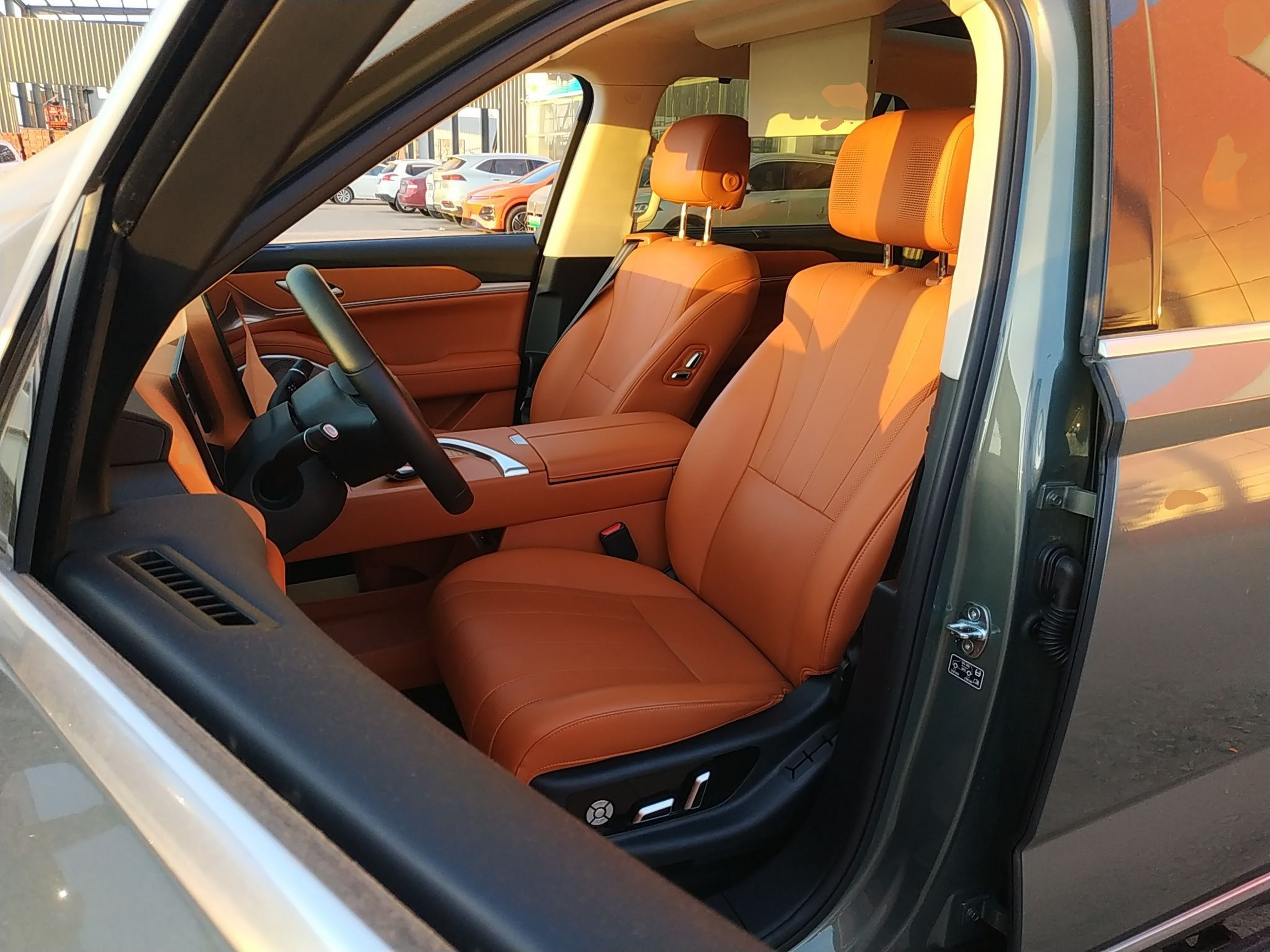 المقاعد الأمامية داخل السيارة