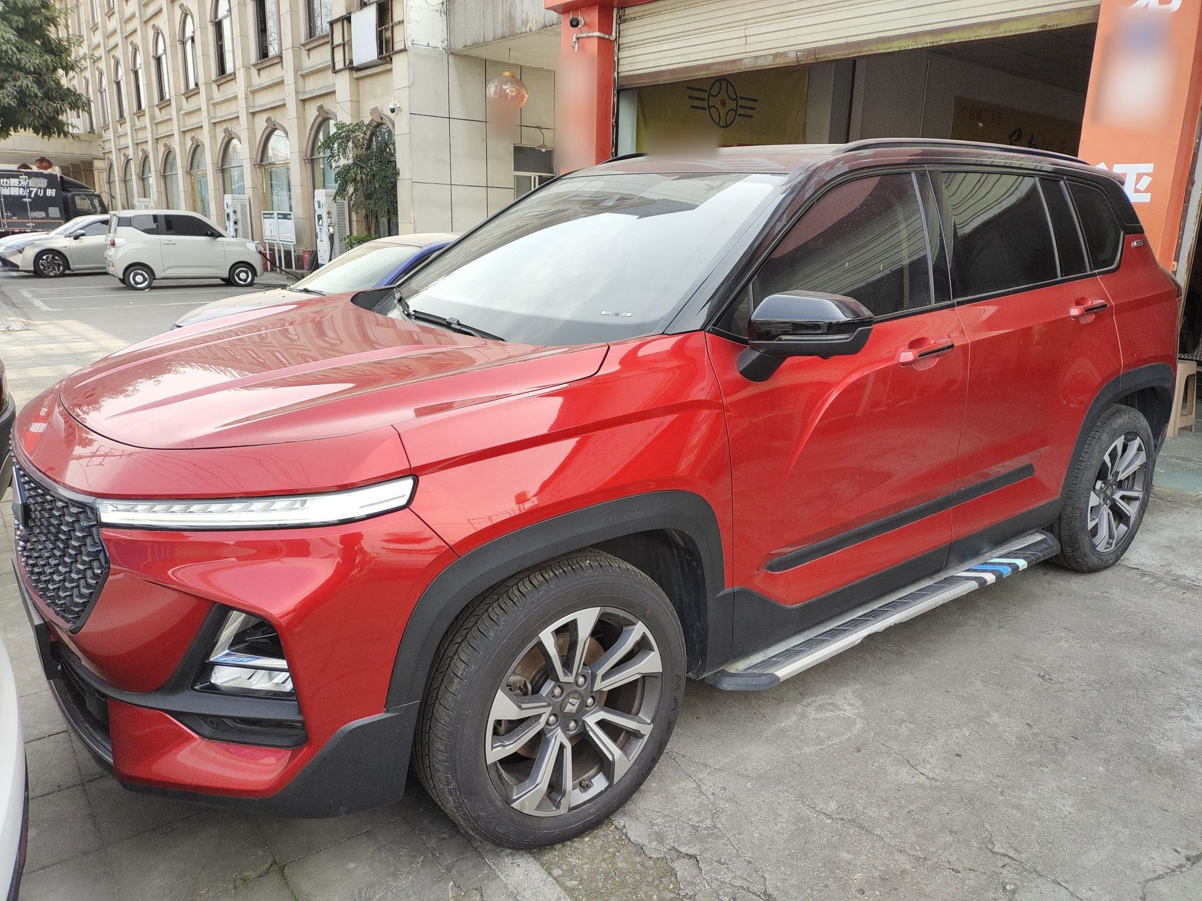 Под передней частью автомобиля