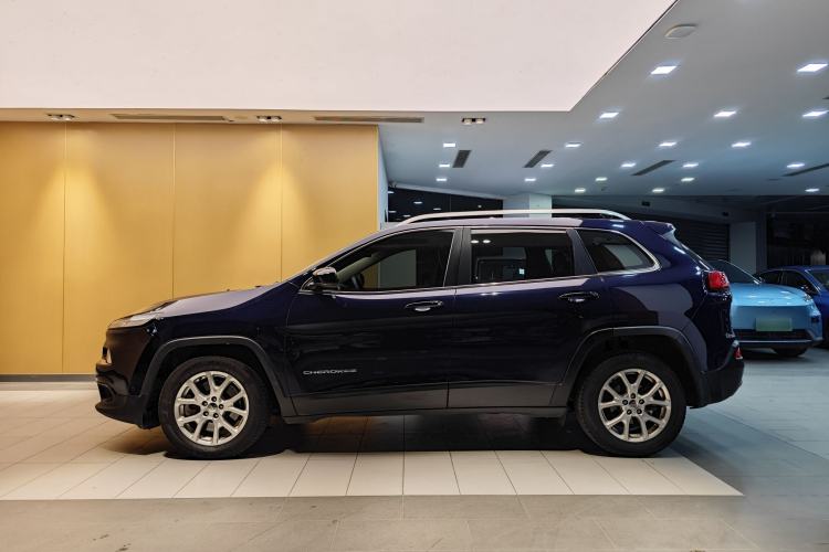 Used  Cherokee 2016 2.4L Leading Edition