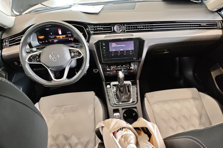 Used Volkswagen Magotan 2023 2 Million Units Limited Edition 330TSI DSG Leading Version
