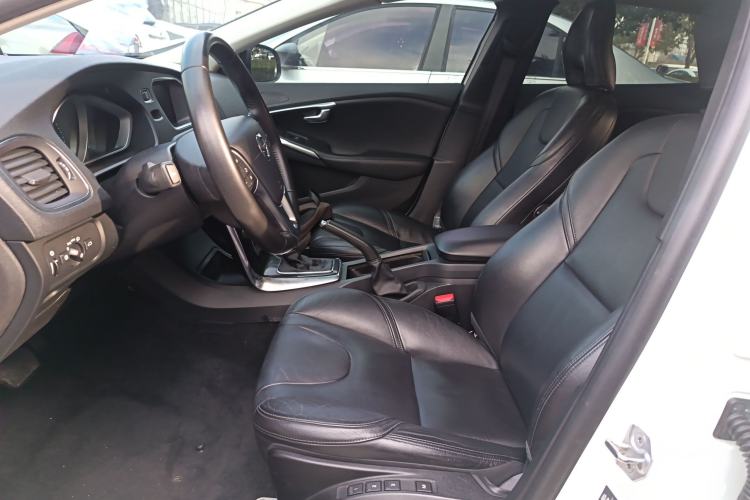 Used Volvo V40 2017 T3 Zhiyi Edition