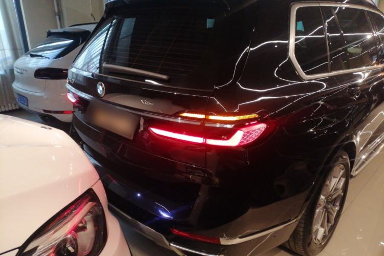 Used BMW X7 2023 xDrive40i Luxury Package with Leading Features
