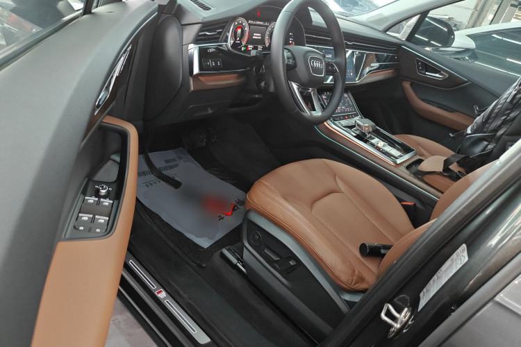 Used Audi Q7 2022 55 TFSI quattro S line Sport model
