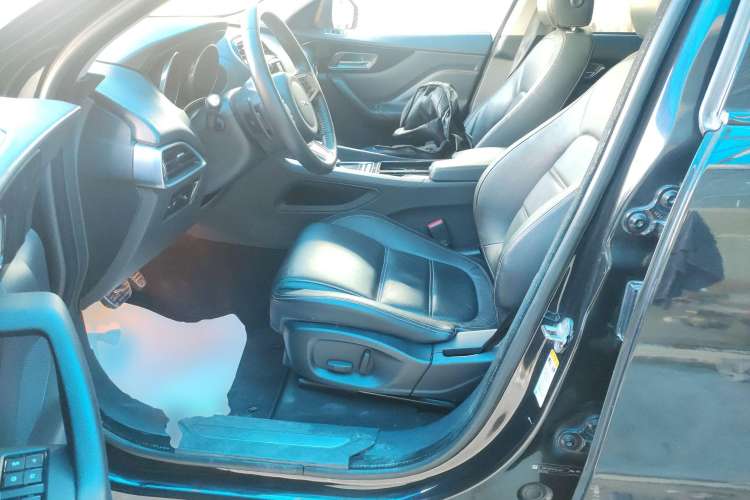 Used Jaguar F-PACE 2018 2.0T Two-Wheel Drive Urban Deluxe Edition
