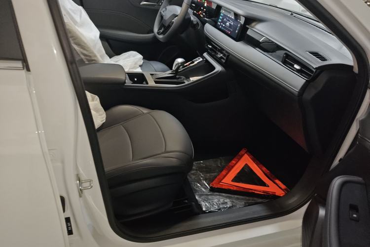 Used Roewe i5 2023 1.5L CVT Luxury Edition
