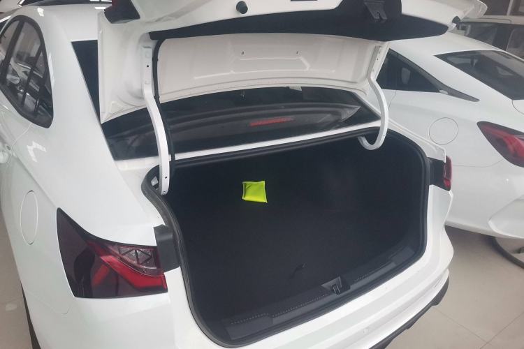 Used Roewe i5 2023 1.5L Manual Comfort Edition
