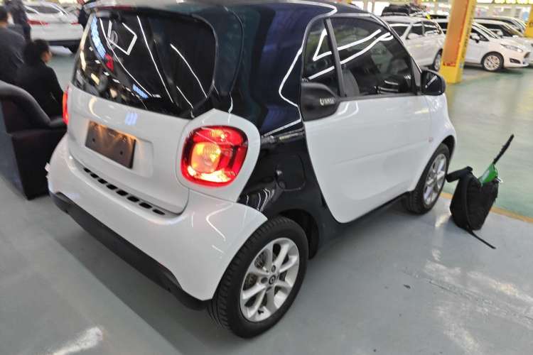 Used  fortwo 2015 1.0L 52 kW hardtop Dynamic version
