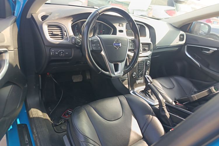 Used Volvo V40 2015 1.6T Zhiyi Edition
