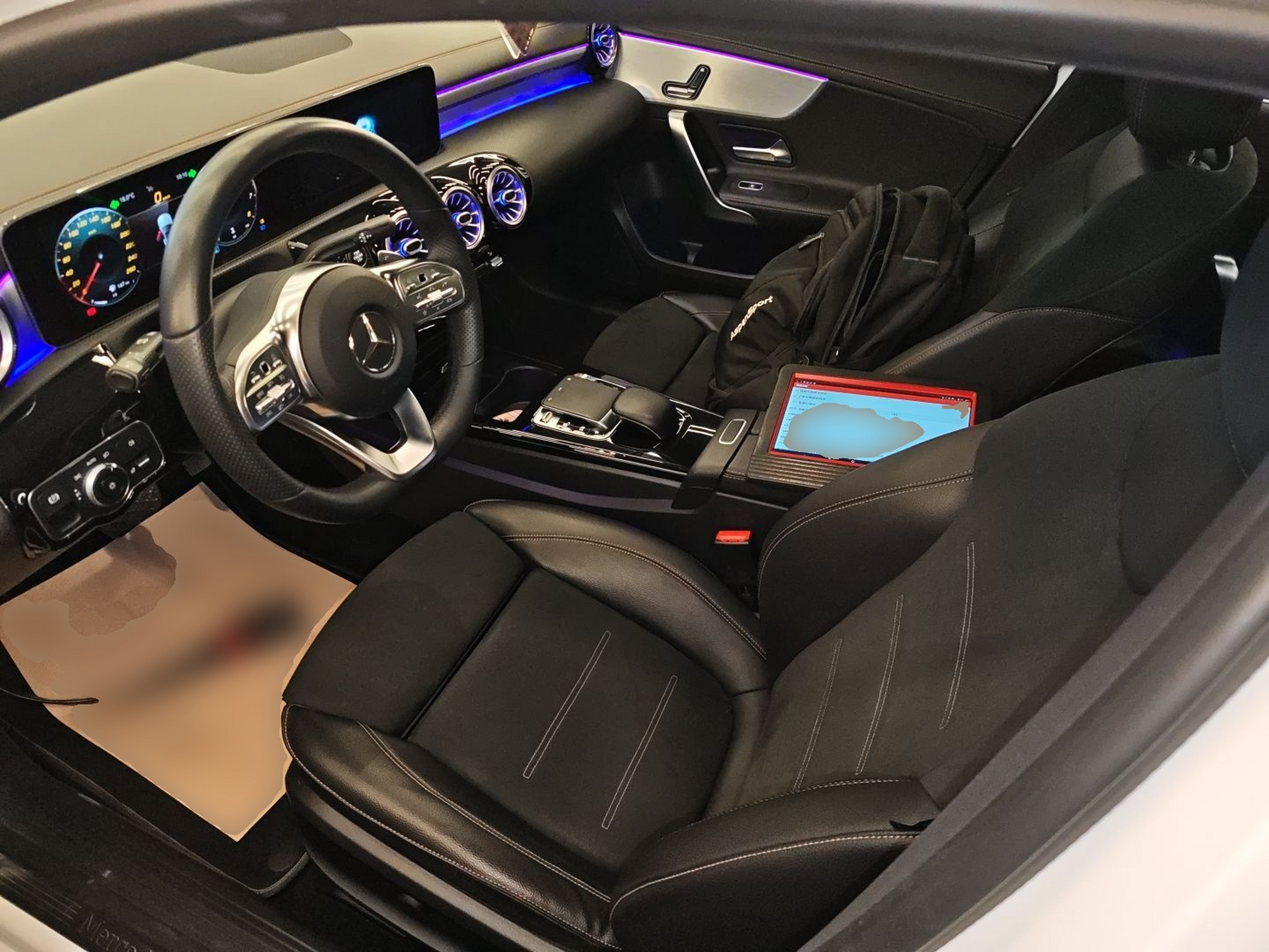 Переднее сиденье в автомобиле